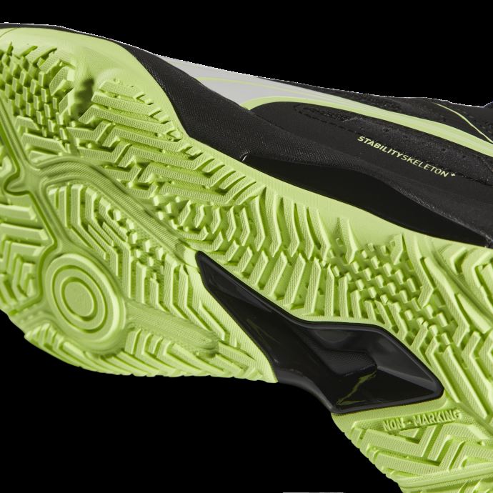 Chaussures De Sports D'intérieur Solarstrike Ii Noir-blanc-lumière Pétillante Puma Canada
