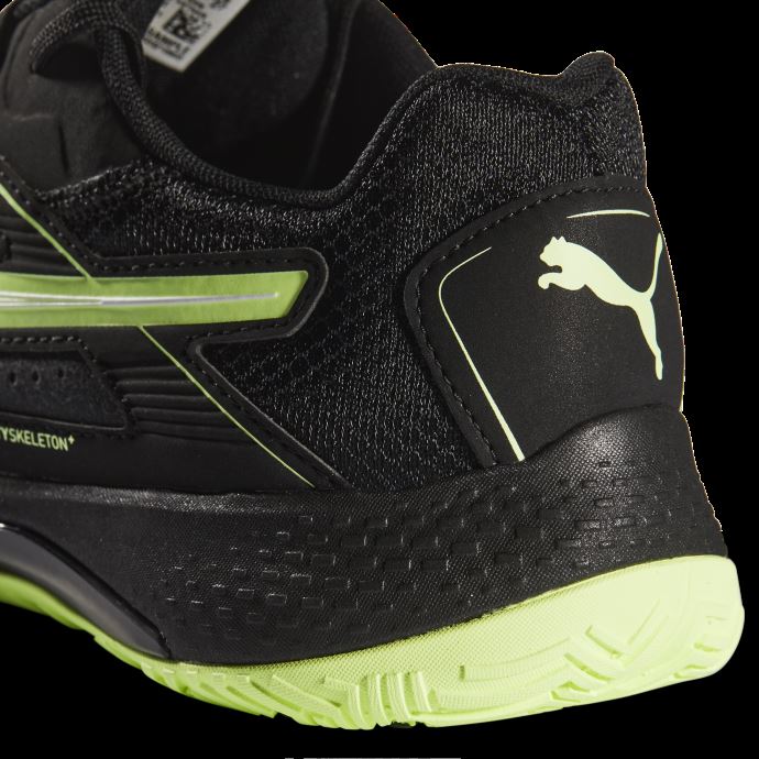 Chaussures De Sports D'intérieur Solarstrike Ii Noir-blanc-lumière Pétillante Puma Canada
