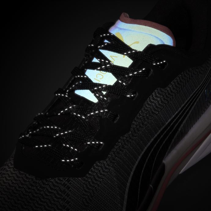 Puma Canada Velocity Nitro Wtr Chaussures De Course Pour Femmes Noir-argent-jaune Lueur
