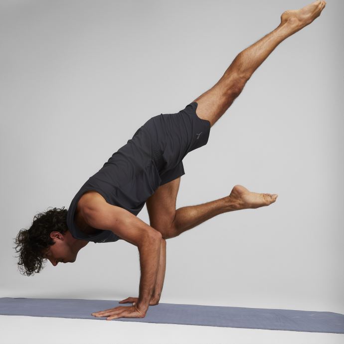 Black Puma Canada STUDIO Men's Woven 7" Training Shorts